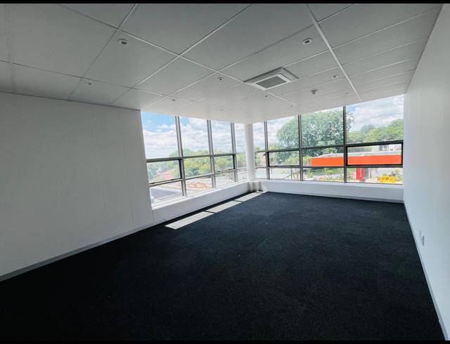 250M² OFFICE TO LET IN FOURWAYS